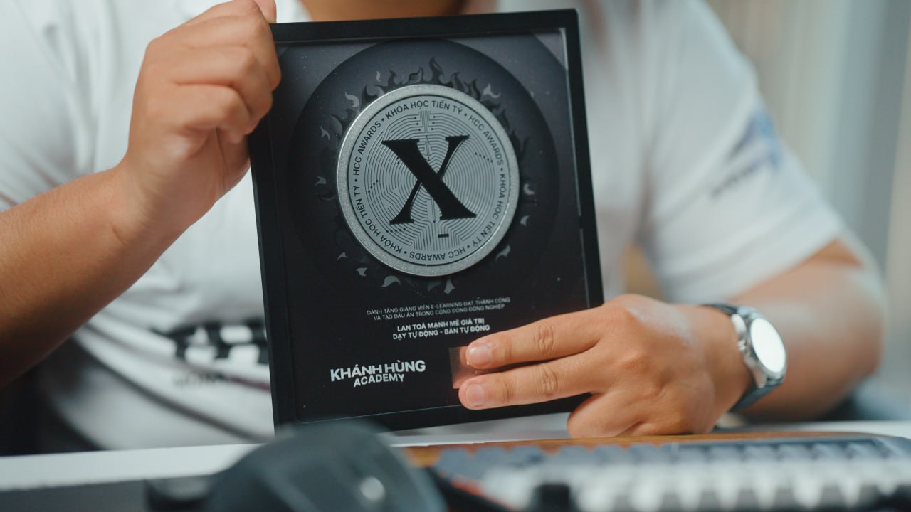Nút bạc HCC Awards