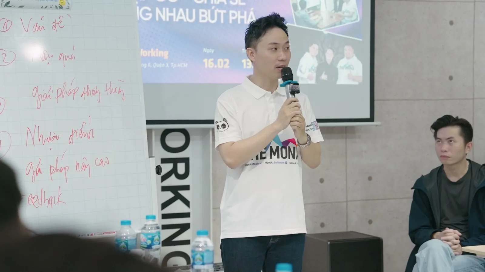 Đồng nghiệp The MONA chia sẻ kinh nghiệm làm hệ thống khóa học tại sự kiện HCC