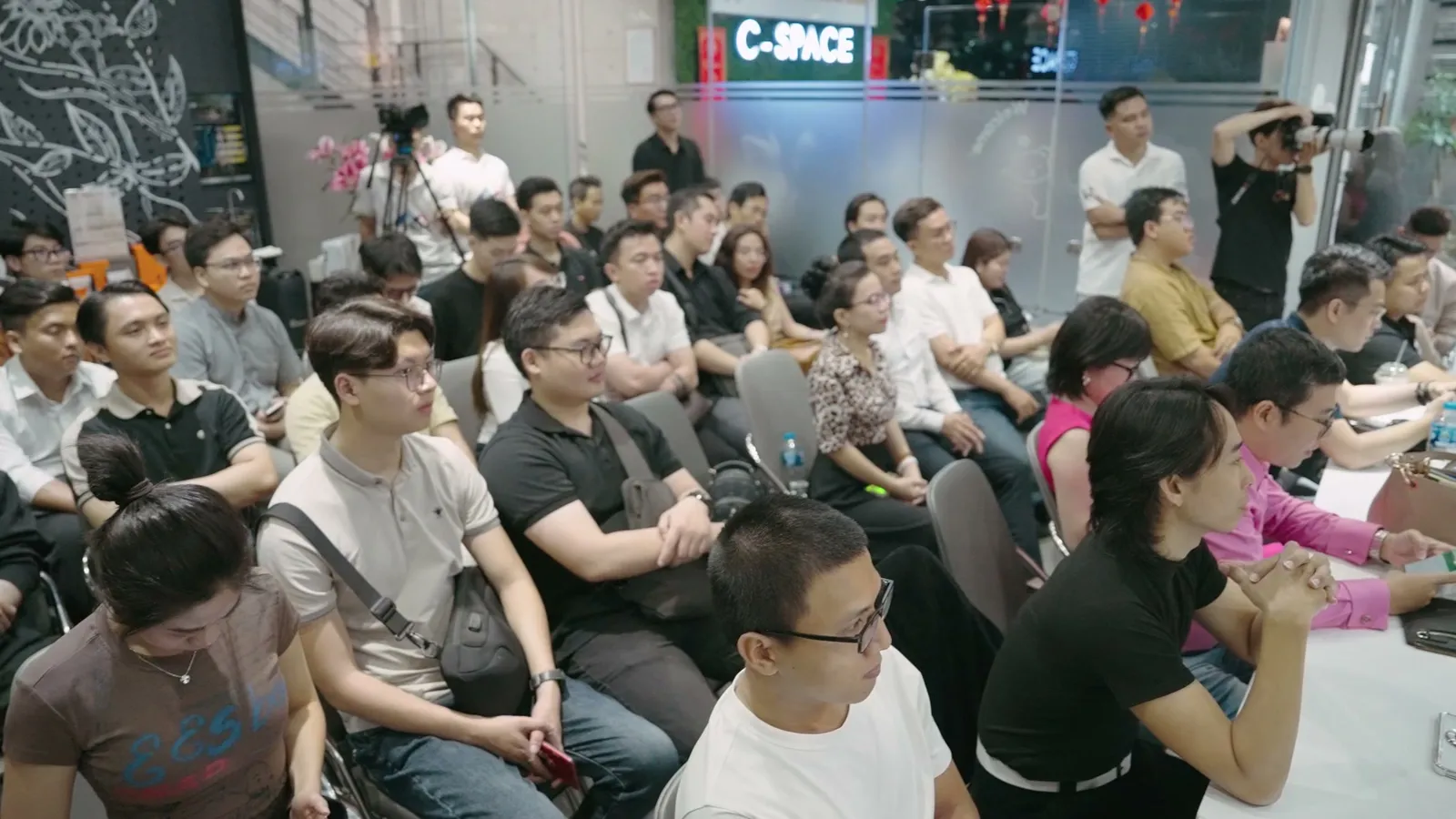 Hội trường đông kín người tại sự kiện HCC Offline Hồ Chí Minh