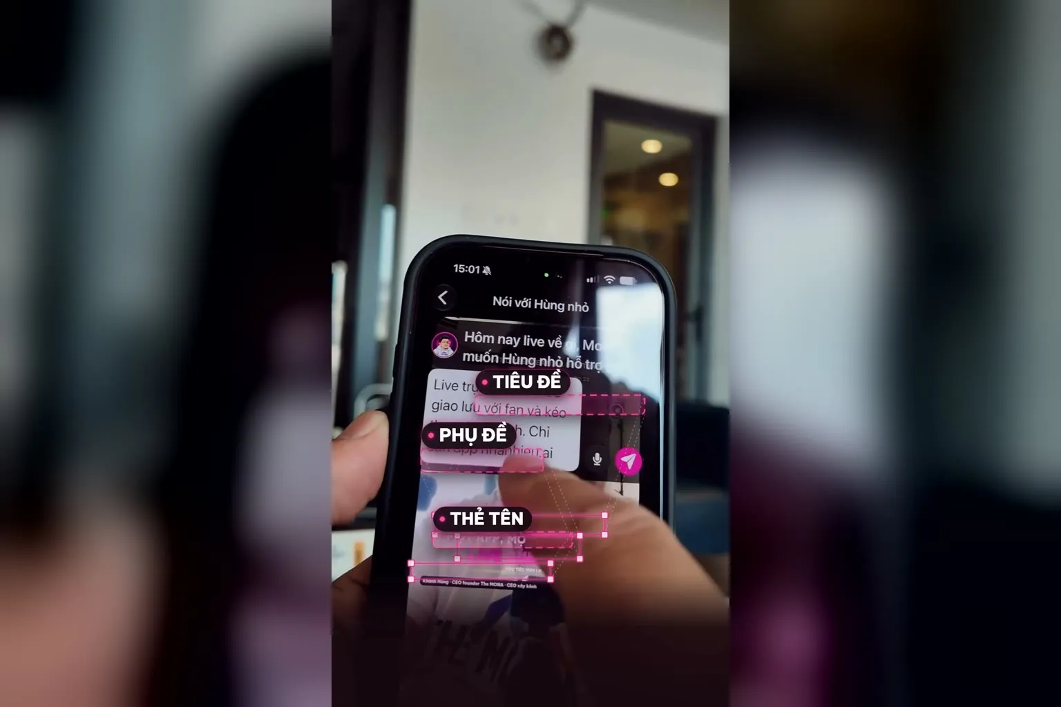 Bố cục buổi live có tiêu đề, phụ đề và thẻ tên