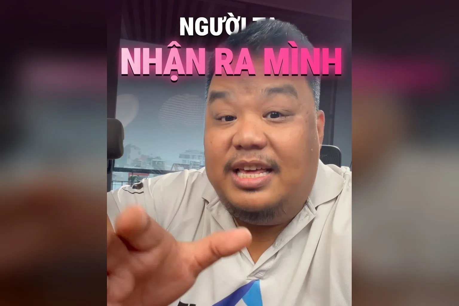 Bộ nhận diện có màu sắc riêng giúp kênh chuyên gia nổi bật giữa hàng loạt video xám xịt
