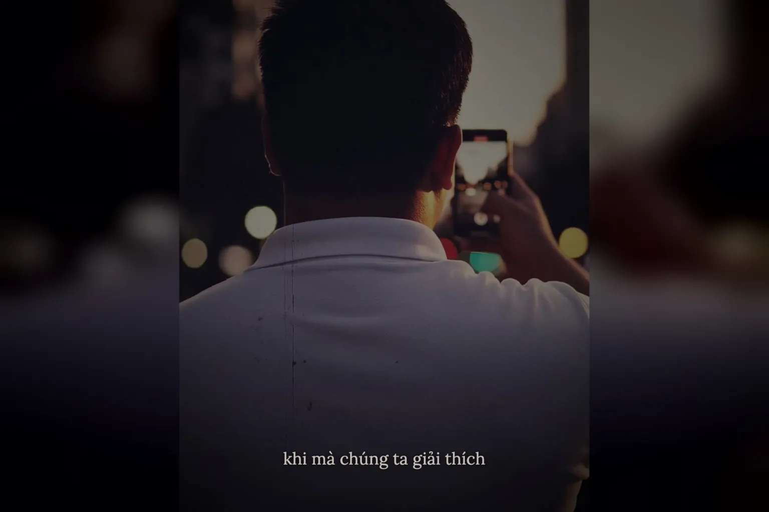 Video năng lượng để giải thích trên mạng xã hội: bóng lưng người cầm điện thoại tự quay, phụ đề khi mà chúng ta giải thích
